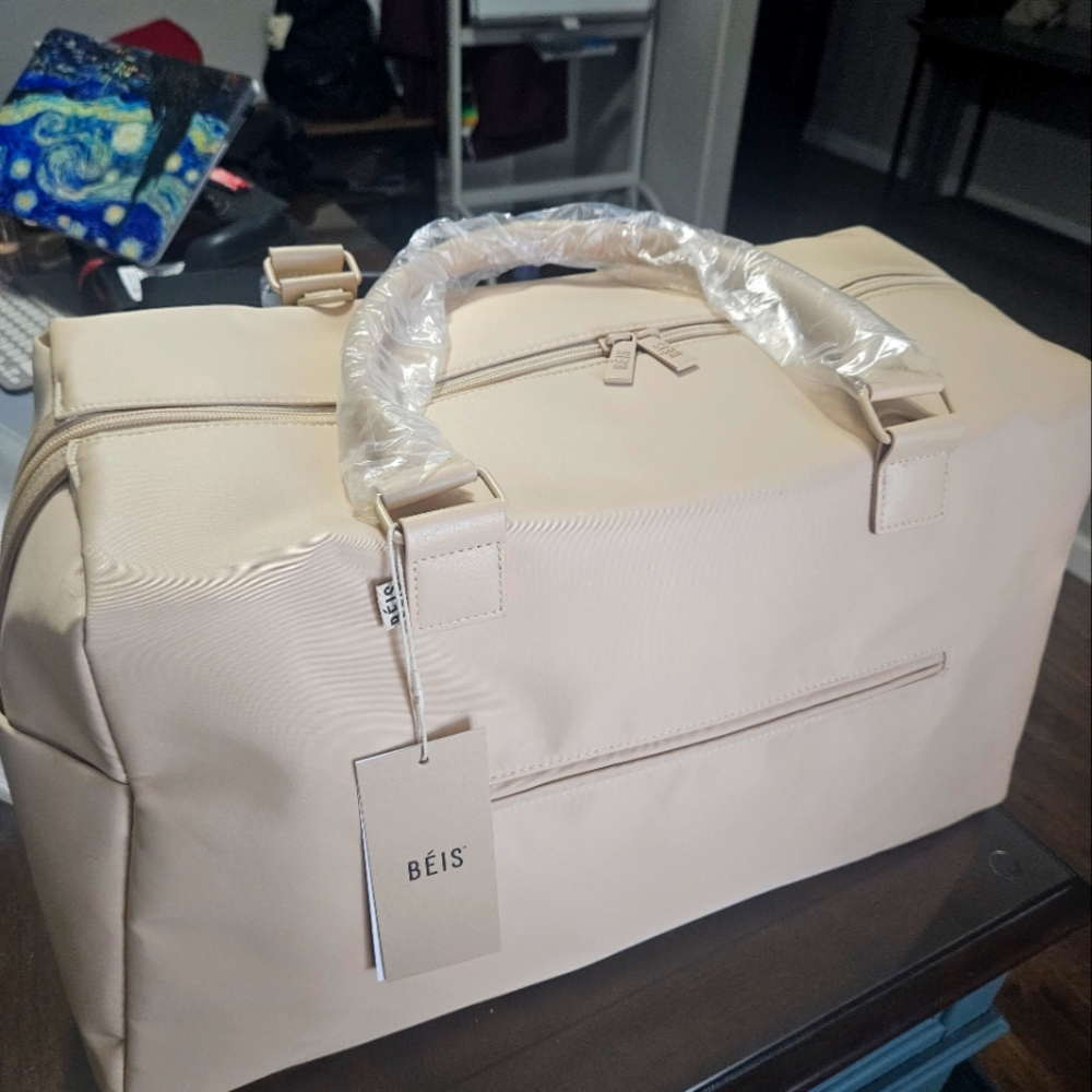 Beis Commuter / Overnighter in Beige NEVER USED